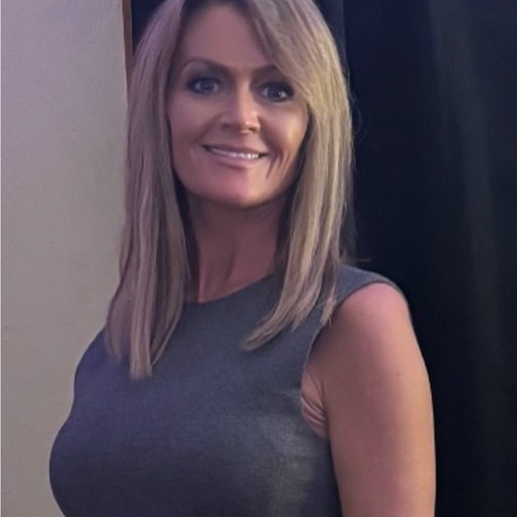 Meet your Posher, Stephanie - Picture 2 of 4